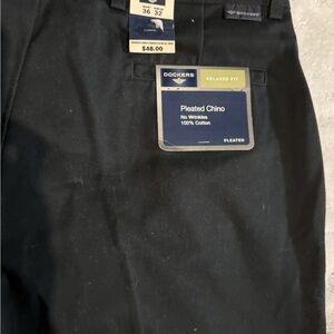 Dockers Men's Black Relaxed Fit Pleated Chinos new with tags 36X32